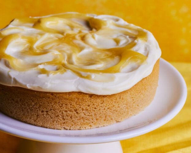 Stovetop lemon curd cake