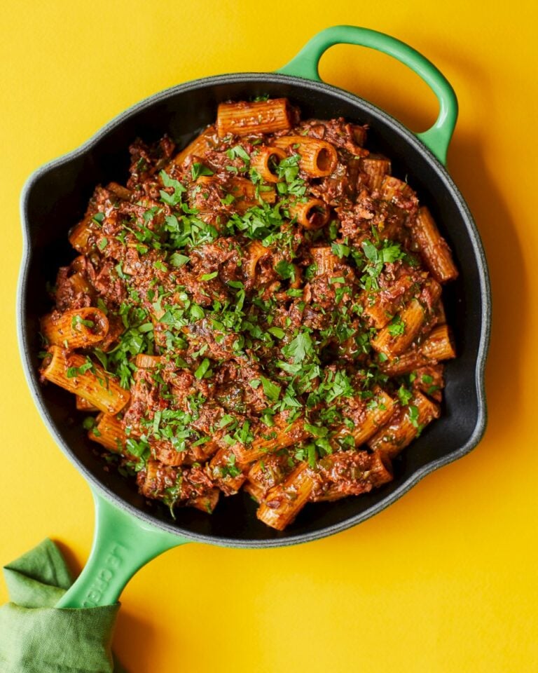 Tuna puttanesca ragù