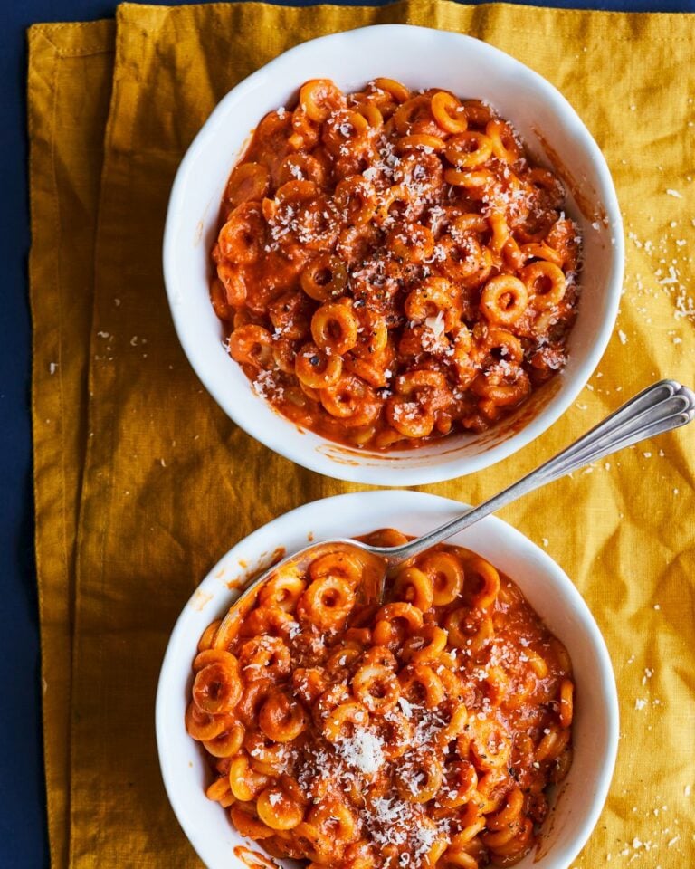 Anelli alla vodka (vodka spaghetti hoops)