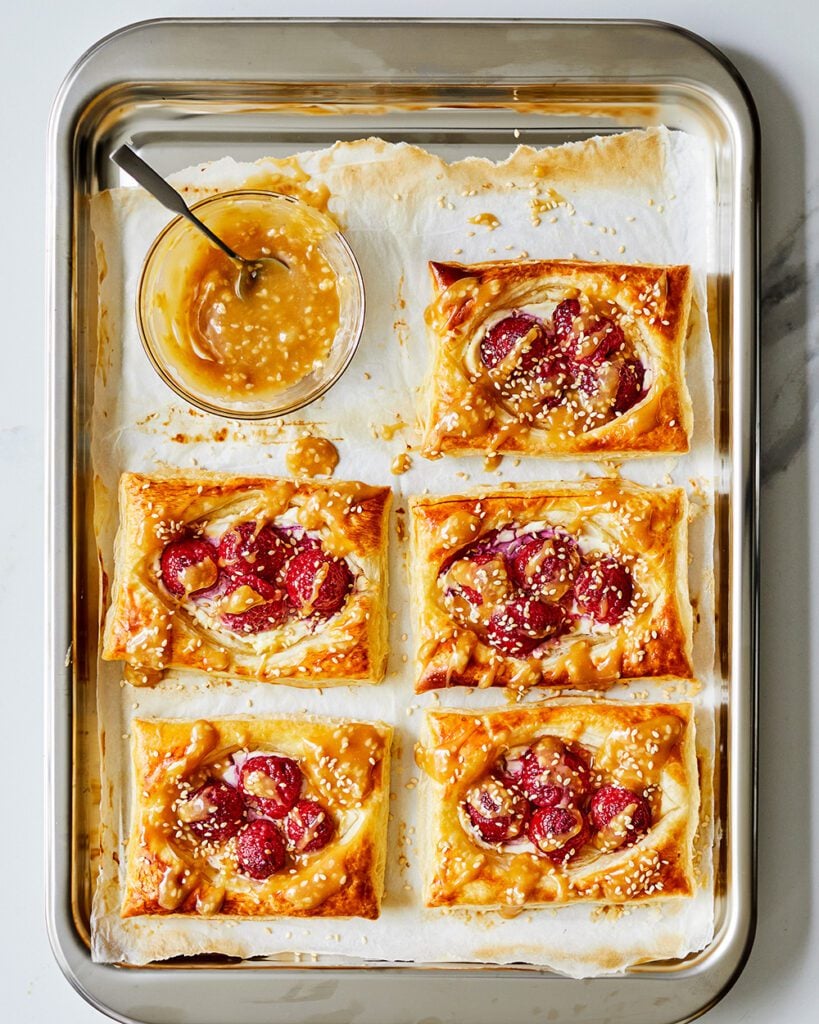 Metal, ceramic, glass, enamel: What type of bakeware is best?