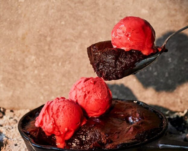 Barbecued raspberry brownie pan pudding