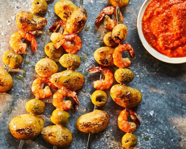 Canarian salted potato and prawn skewers with mojo rojo