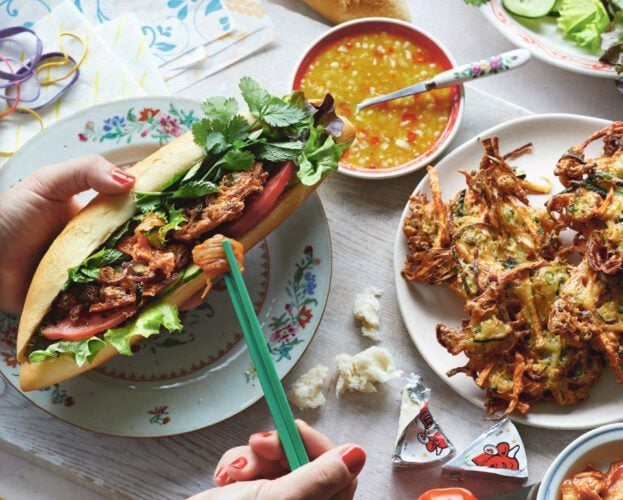 Lemongrass and vegetable fritter báhn mì