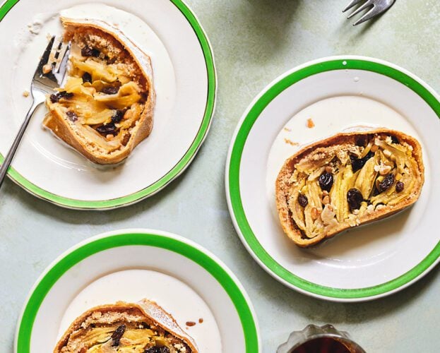 Strudel di mele (Italian apple strudel)