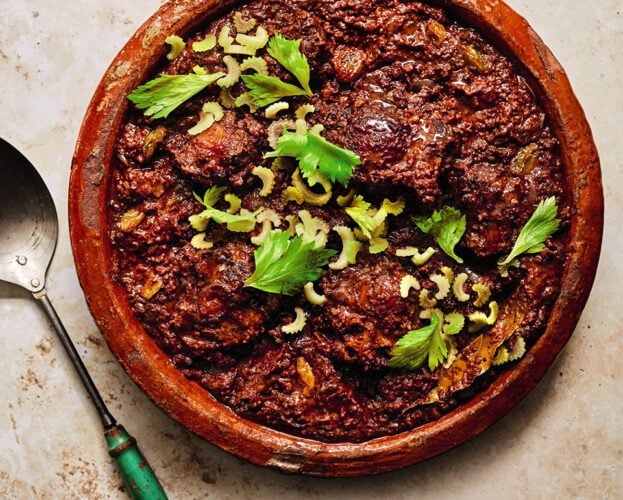 Coda alla vaccinara (Roman braised oxtail)