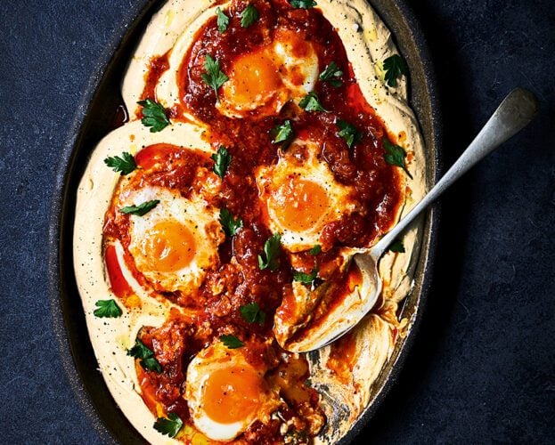 Houmous with tomato and mango chutney-braised eggs