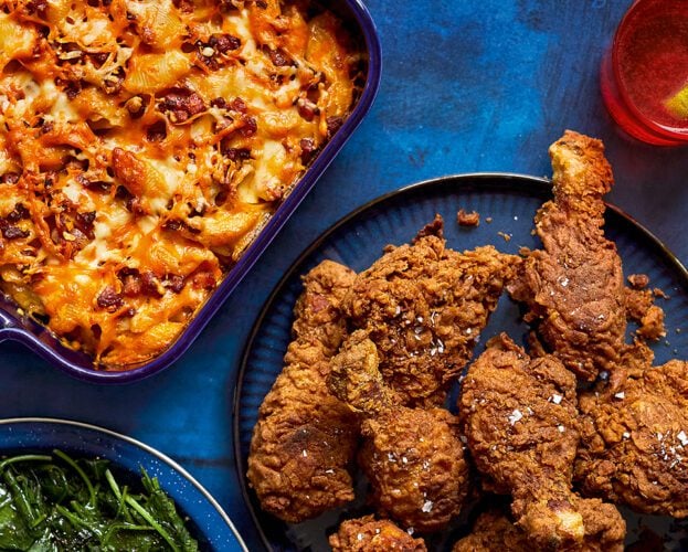 Fried chicken with pancetta, onion and tomato mac 'n' cheese
