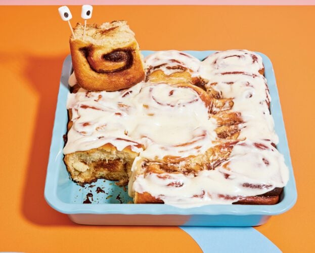 Kim-Joy’s cinnamon rolls with escapee snail