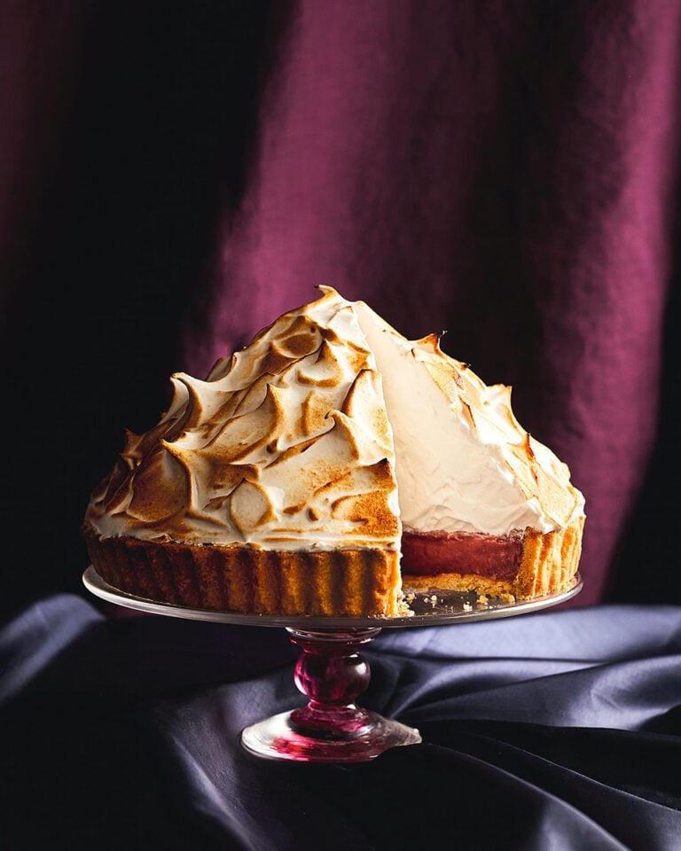 Mulled wine snowdrift meringue pie