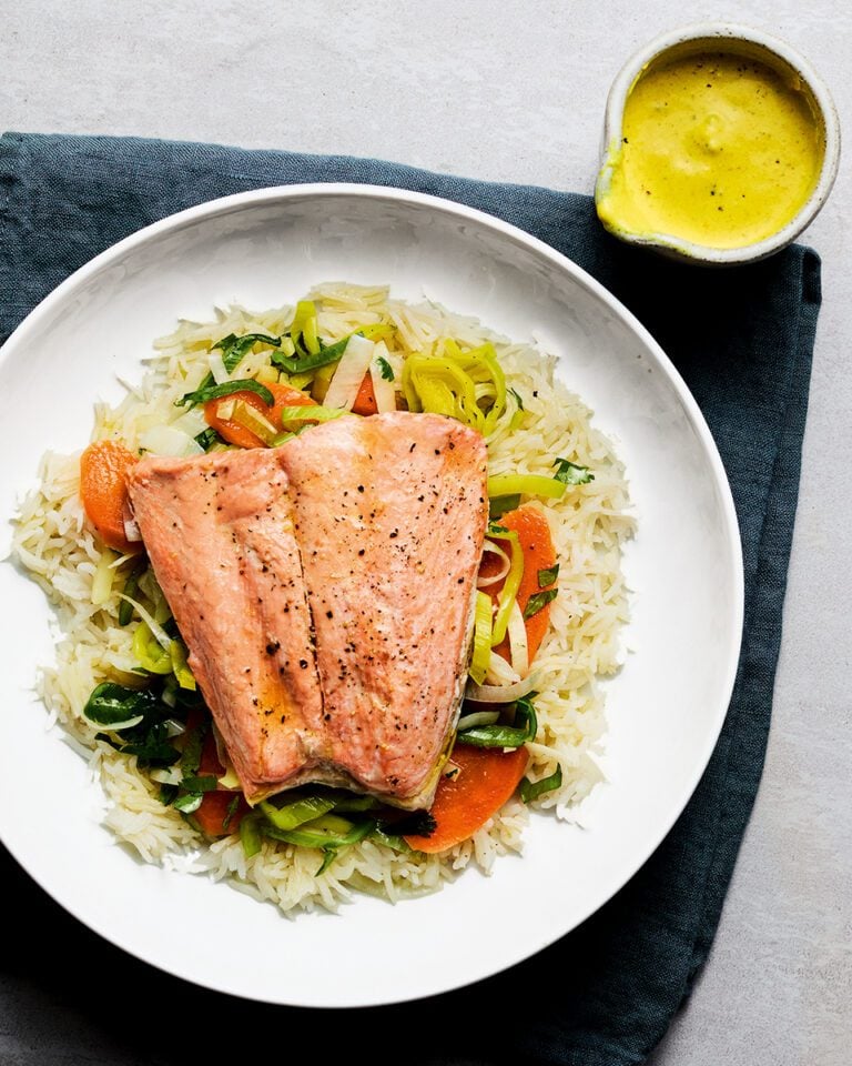 Steamed trout and leeks with curried cream