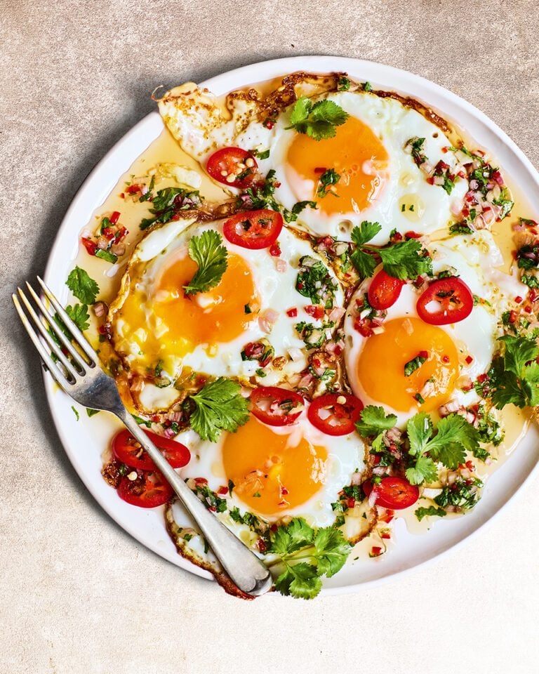 Thai fried egg salad (Yum-kai-do)