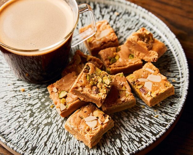 Sri Lankan milk toffee (kiri aluwa)