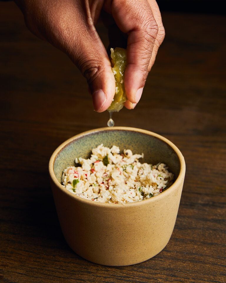 White pol sambol