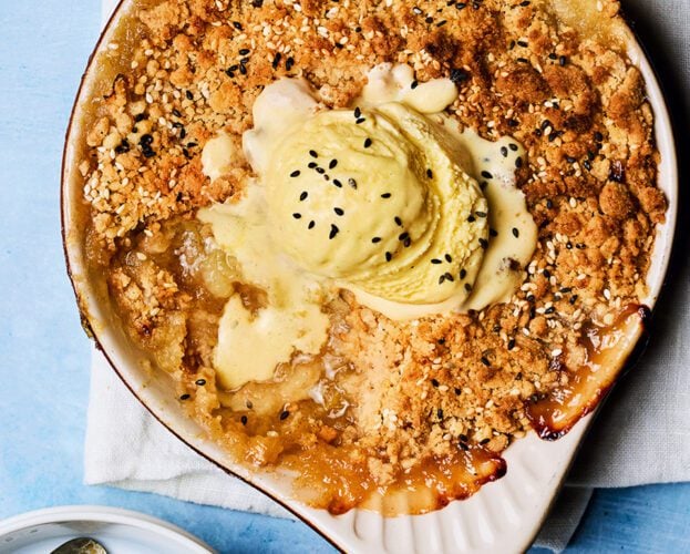 Air fryer tahini apple crumble