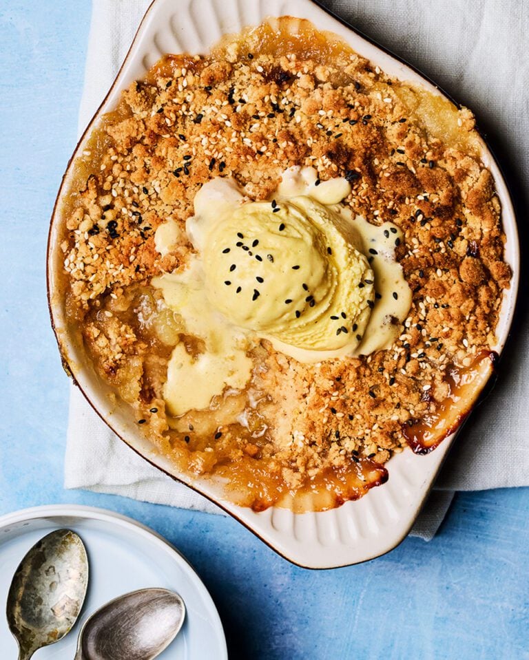 Air fryer tahini apple crumble