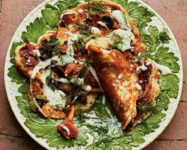 Tabani (Udmurt sourdough pancakes with mushrooms)