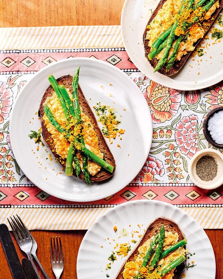 Asparagus and egg mayo toasts