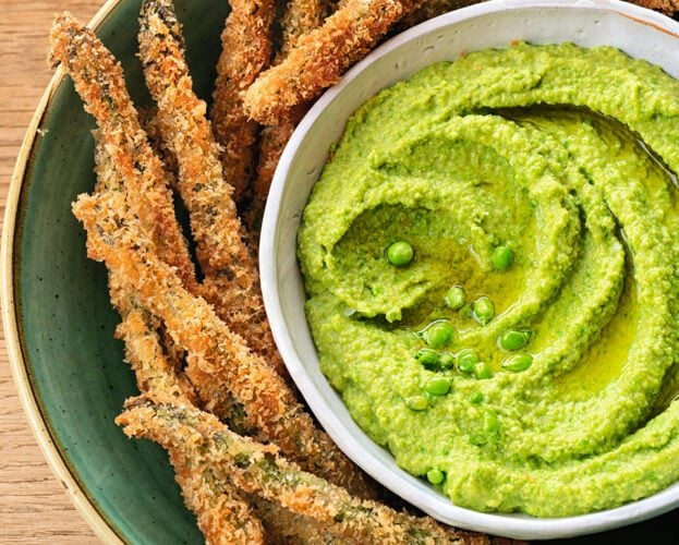 Pea houmous with crispy asparagus