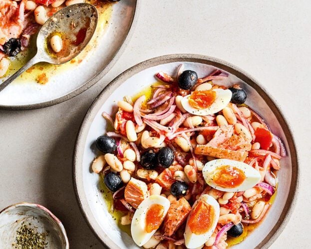 Murcia salad with beans and trout