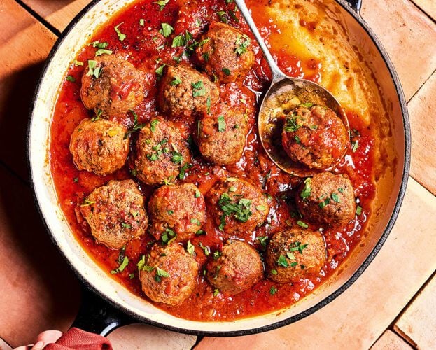 Spanish meatballs (albóndigas)