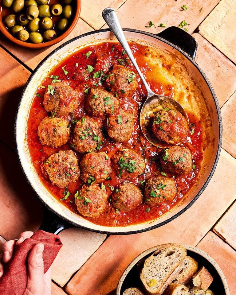 Spanish meatballs (albóndigas)