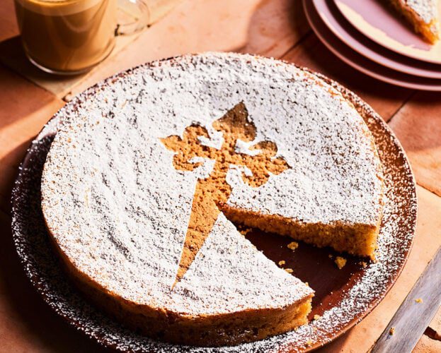 Tarta de Santiago (Spanish almond cake)