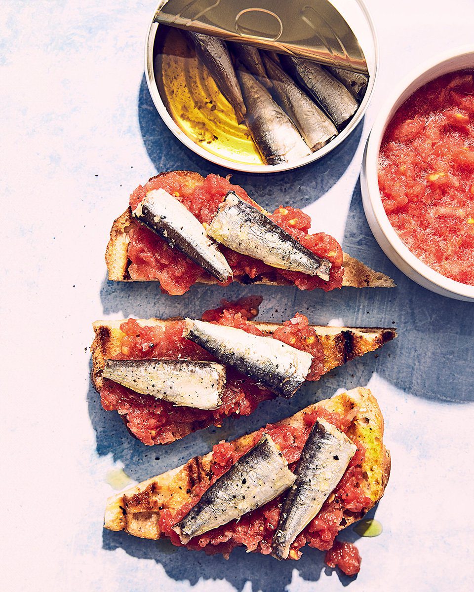 Pan con tomate with sardines