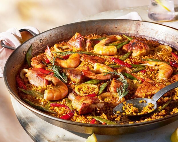 Paella mixta (chicken and seafood paella)