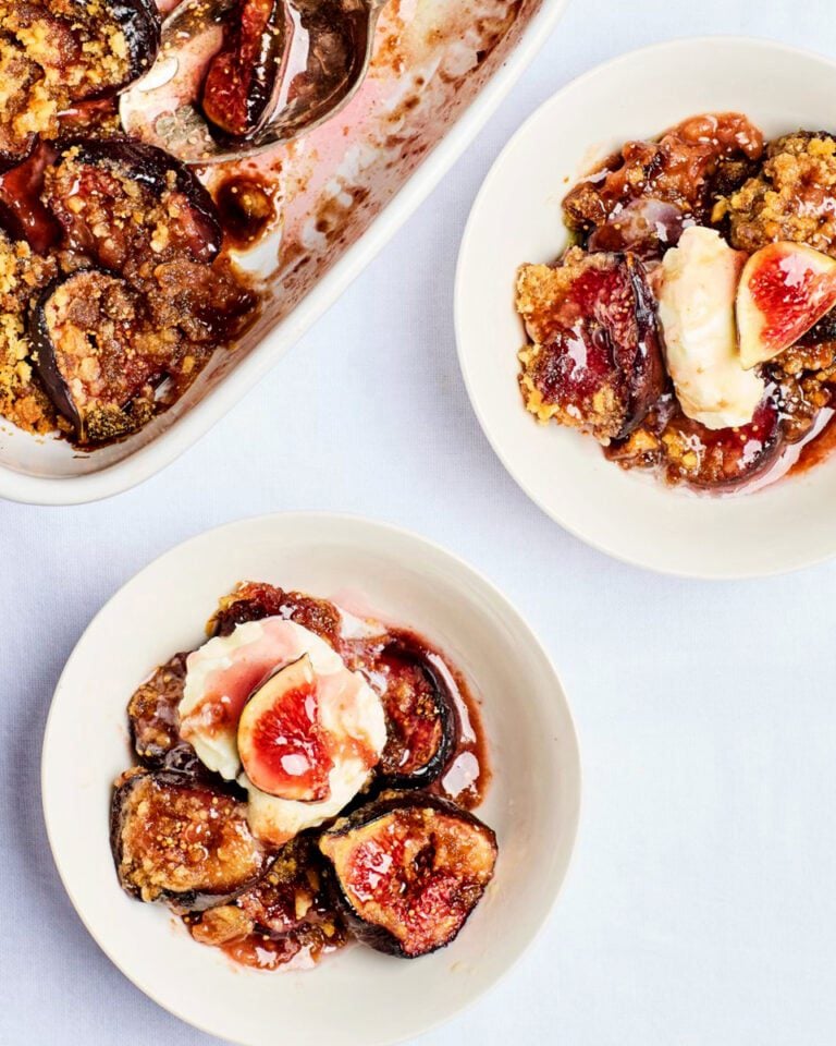 Fig roll crumble