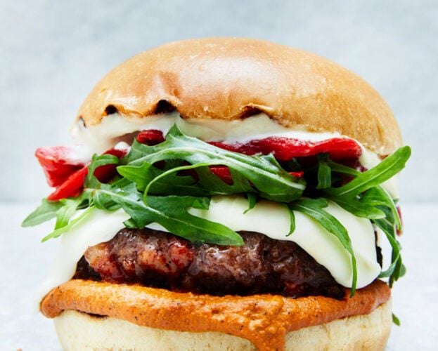 Chorizo burgers with manchego cheese sauce