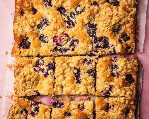 Blackberry crumble traybake